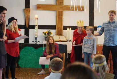 Einen Tag lang wurde intensiv für die Aufführung im Gottesdienst geprobt. Foto: Matthias Bode