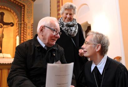 Hugo Eberhardt und seine Frau Lydia freuten sich über die Glückwünsche von Landessuperintendentin Dr. Petra Bahr. Foto: Fabian Gartmann