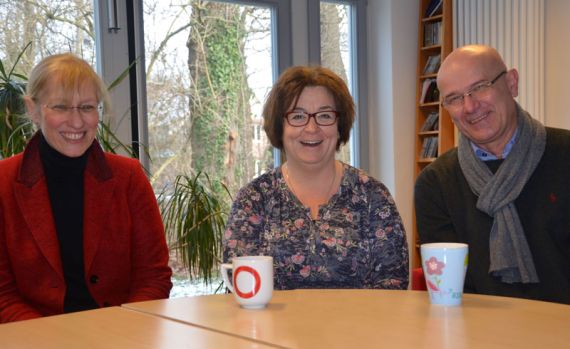 Auf die Unterstützung des Kita-Trägers kann sie bauen: Christiane Kolter (Mitte) mit Kirchenkreisamtsleiterin Jacqueline Gebauer und Superintendent Holger Grünjes. Foto: Andrea Hesse