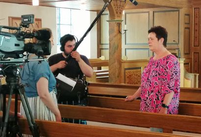 Bettina Auras berichtete in der Martinskirche von ihren Beweggründen für den Eintritt in die evangelische Kirche. Foto: Rosemarie Dettmer-Grote