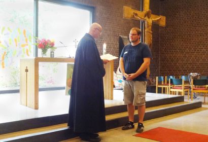 Superintendent Holger Grünjes entpflichtete Martin Höft von seinen Aufgaben in der Christophorus-Gemeinde Altwarmbüchen.