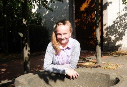 Manja ist schon als Kindergartenkind gern zum Engelbosteler Taufbecken gegangen. (Foto: Rainer Müller-Jödicke)