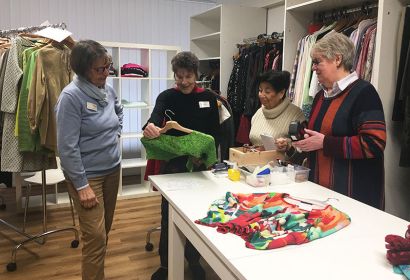 Heidrun Zeilbeck (von links) freut sich mit Helga Krüger, Hannelore Skwara und Renate Brockhaus vom edelKreis-Team über die neuen Räume. Foto: Andrea Hesse