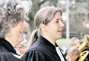 Pastorin Debora Knoblauch will ihre Arbeit in der Kirchen- gemeinde Brelingen auch nach der Probezeit fortsetzen. Foto: Friedrich Bernstorf