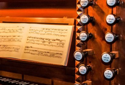 Zu einem Informationsnachmittag rund um die Orgel lädt Kreiskantor Christian Conradi ein.
