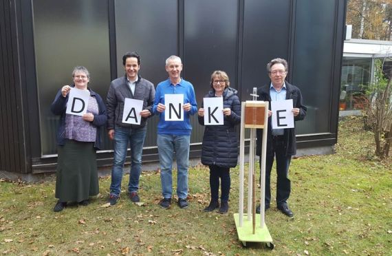 Das Glockenturmteam mit (von links) Sabine Jüngling, Daniel Leide, Horst Mennenga, Ira Wilkens und Manfred Homann ist sehr dankbar für die große Spende der Anja Fichte-Stiftung.