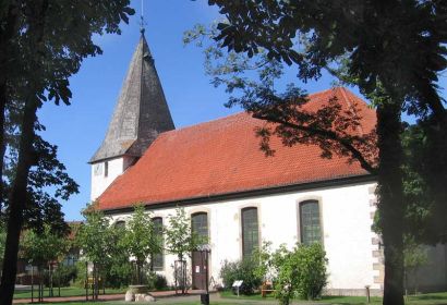 In der Martinskirche in Engelbostel will die Kirchenkreissynode Entscheidungen für die Zukunft treffen. Foto: Andrea Hesse