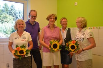 Gemeinsame Freude über die neue Krippe (von links): Dorothee Meyer, Rainer Müller-Jödicke, Frauke Kiel, Christiane Höppner-Groth und Sabine Giesa. Foto: A. Hesse