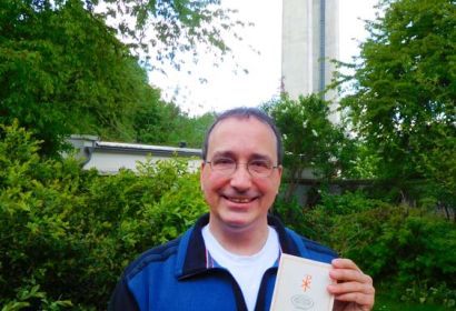 Pastor Dr. Frank Foerster wird eine Kopie seiner Taufurkunde mit in den Gottesdienst bringen.