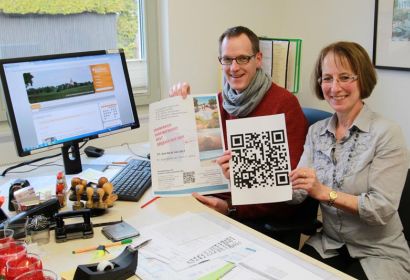 Angelika Graf und Lars Arneke haben mit der neuen Möglichkeit zur Online-Anmeldung gute Erfahrungen gemacht. Foto: Fabian Gartmann