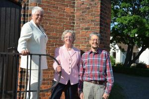 Sie sind Teil des Netzwerkes, das in Not geratenen Menschen professionelle Hilfe zukommen lässt: die Diakoniebeauftragten im Kirchenkreis Margarete Keiser (links), Ute Meyer und Wilfried Bruch. Foto: Andrea Hesse