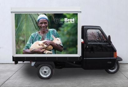 Kommt in diesen Tage weit in der hannoverschen Landeskirche herum: der italienische Lieferwagen von Brot für die Welt. Foto: Schierakowski u. Schroeder