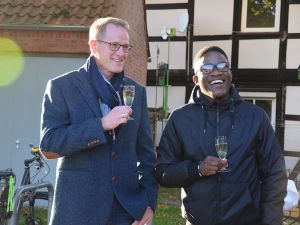 Lars Arneke, pädagogische Kita-Leitung, und Oatshela Moleko aus dem Kirchenkreis Odi.
