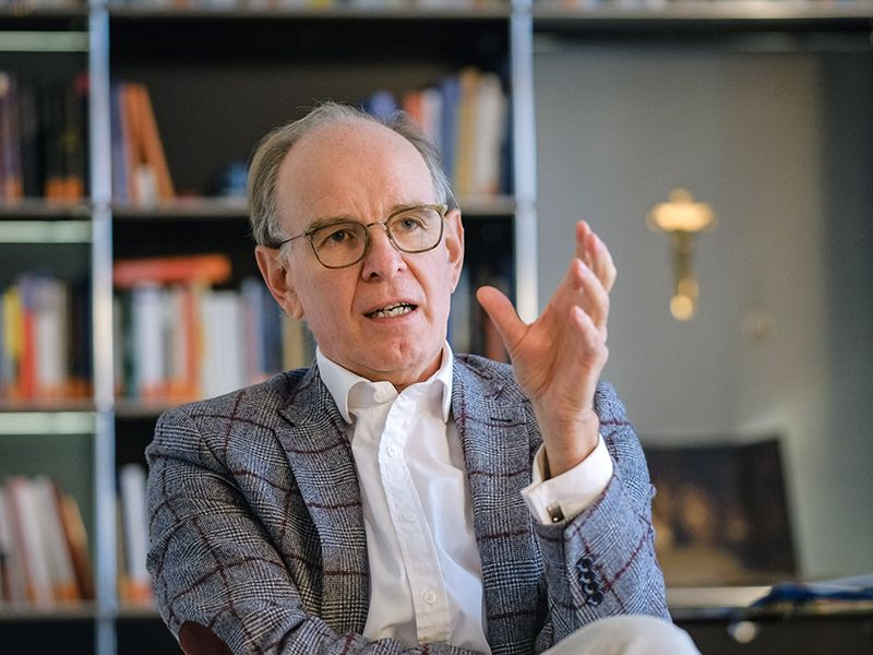 Landesbischof Ralf Meister wirbt eindringlich für den Schutz der Demokratie. Foto: Jens Schulze