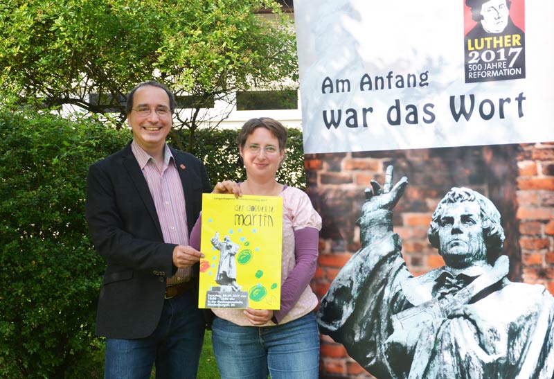 Der „doppelte“ Martin ist Thema des Kinderkirchentages, zu dem Anke Kappler und Pastor Frank Foerster einladen. Foto: Andrea Hesse
