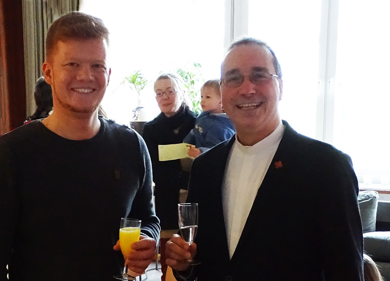 Jochen Lorenz (links) im Gespräch mit Pastor Dr. Frank Foerster. Foto: GunterM