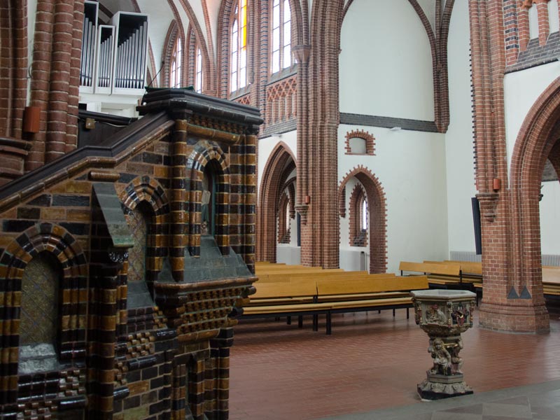 Auf vielen Kanzeln im Kirchenkreis Burgwedel-Langenhagen stehen am Lektorensonntag ehrenamtliche Predigerinnen und Prediger. Foto: Andrea Hesse
