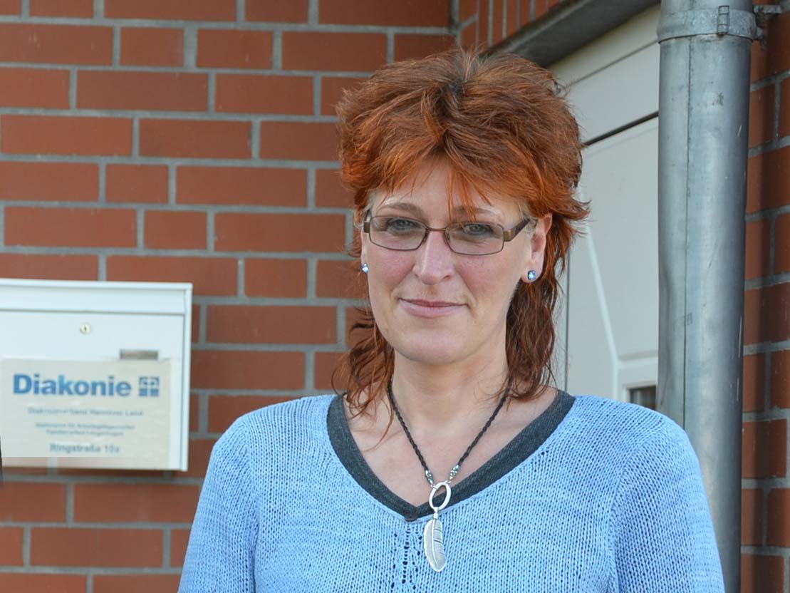 Kirchenkreissozialarbeiterin Angela Carld und der Diakonieverband Hannover-Land laden zu den Veranstaltungen der Woche der Diakonie ein. Foto: Andrea Hesse